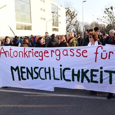 Flüchtlingsdemo in Liesing