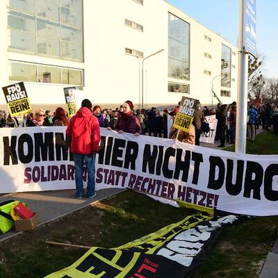 Flüchtlingsdemo in Liesing