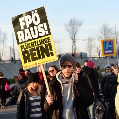 Flüchtlingsdemo in Liesing