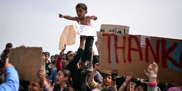 Erste Fähre schiebt Flüchtlinge in die Türkei ab