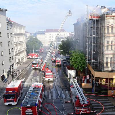Dachstuhl in der Alsterstraße komplett abgebrannt.