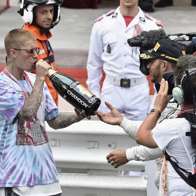 Lewis feiert mit Bieber