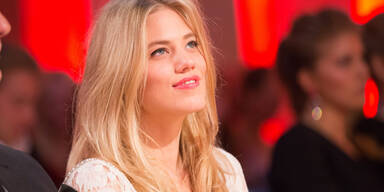 Larissa Marolt quält sich für TV-Show durch die Wüste