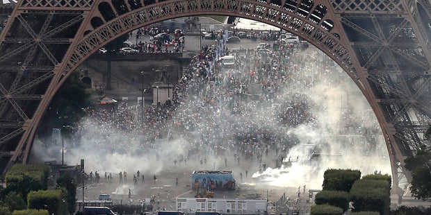 Ausschreitungen in Pariser Fanzone