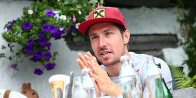 Marcel Hirscher auf seiner Alm