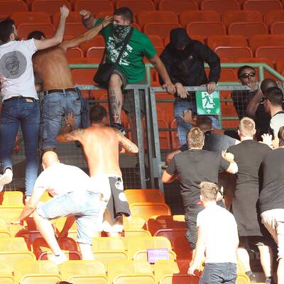 Wilde Prügeleien bei Derby