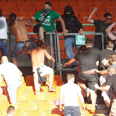 Wilde Prügeleien bei Derby