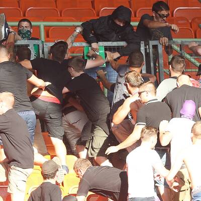 Wilde Prügeleien bei Derby