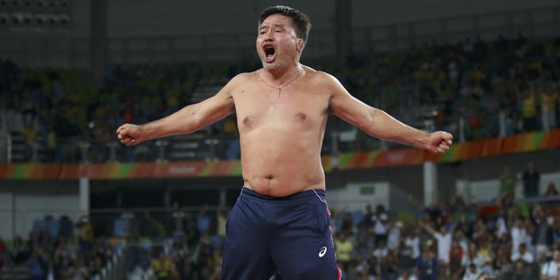 Irrer Nackt-Protest beim Ringen