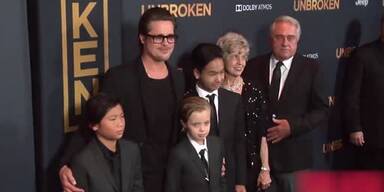 20161006_66_81277_161006_MO_064_Brad_Pitt_fordert_Ring_zurueck_Kahn_Pumm.jpg