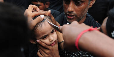 Ashura-Fest: Gl&auml;ubige feiern blutige Zeremonie