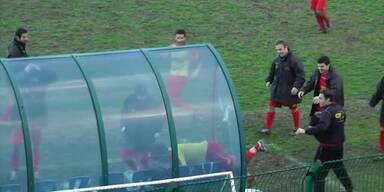 20161015_66_82234_fussballer_durch_wand.jpg