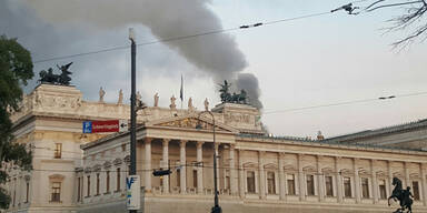 Alle Videos zum Parlament-Brand