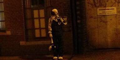 20161106_66_84181_161106_NE_045_Frau_Tritt_Horrorclown_in_den_Schritt.jpg