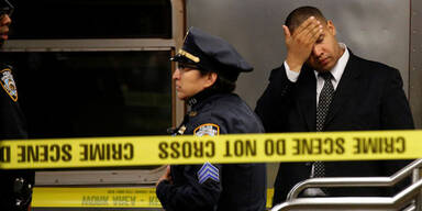 Frau vor U-Bahn gesto&szlig;en - tot