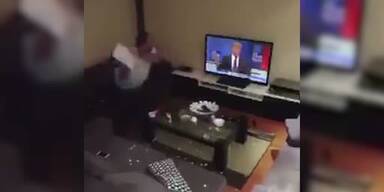20161111_66_84791_161111_LI_091_Trumpgegner_zertruemmert_fernseher.jpg