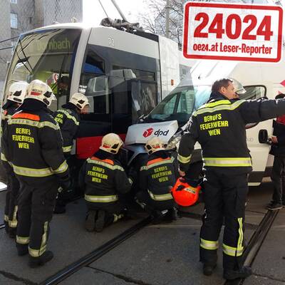 dpd-Lieferwagen rammt Straßenbahn