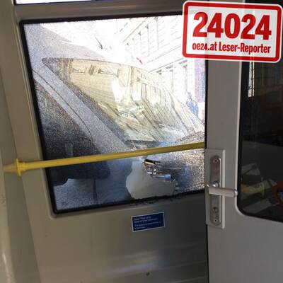 dpd-Lieferwagen rammt Straßenbahn