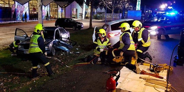 Verkehrsunfall mit sechs Autos auf B20