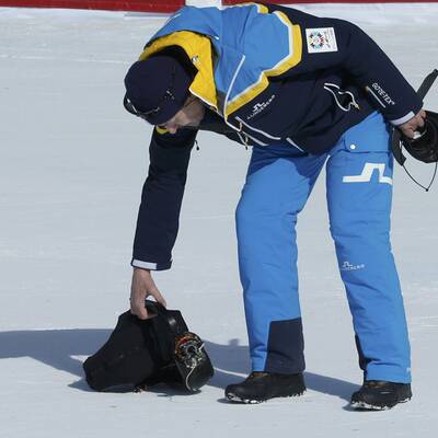 Flieger reißt Kamera vom Himmel