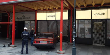 Spektakulärer Einbruch! Dieb raste mit Auto in Nobel-Juwelier