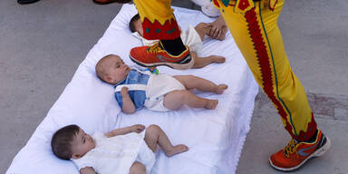 Dieses Foto zeigt einen uralten Brauch