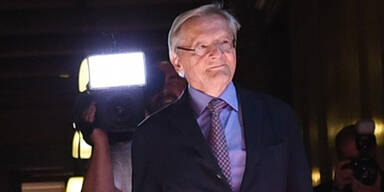 Sch&uuml;ssel kritisiert Darabos f&uuml;r "Handschlag-Vertrag"