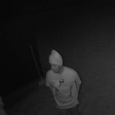 Spiderman und Komplize räumen Firma aus