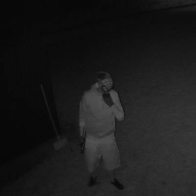 Spiderman und Komplize räumen Firma aus