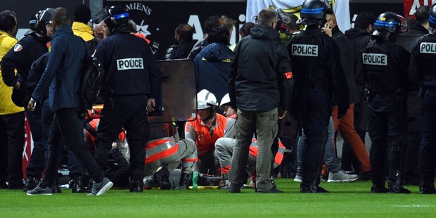 Amiens Tribünengeländer Einbruch Frankreich