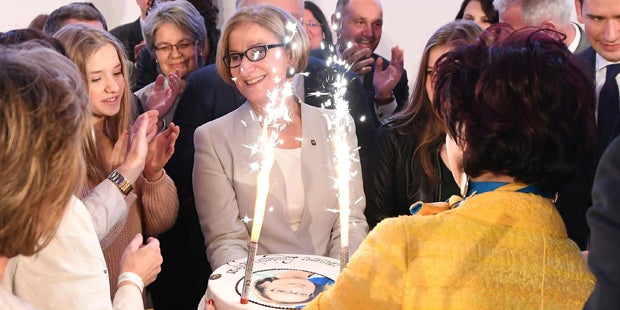 So emotional feiert Hanni ihren Triumph
