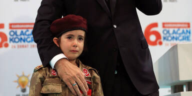 Erdogan weinendes M&auml;dchen