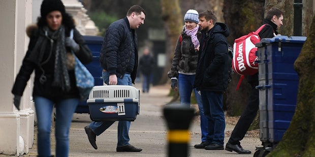 Russische Diplomaten verlassen London