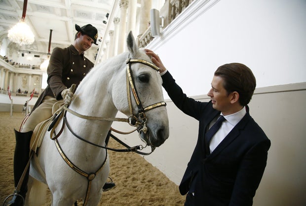 DAS schenkt Kurz dem Emiraten-Prinzen