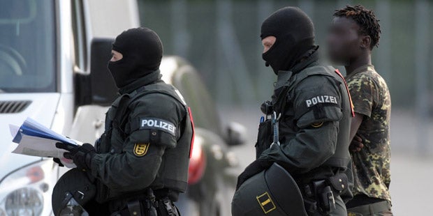 Abschiebung vereitelt: Polizei stürmt