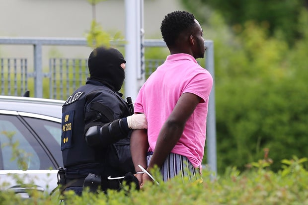 Abschiebung vereitelt: Polizei stürmt