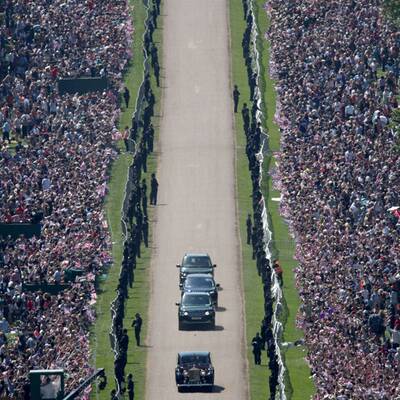 Meghan & Harry im Jaguar