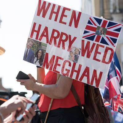 Meghan & Harry im Jaguar