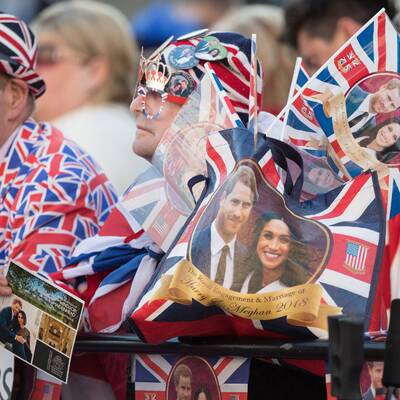 Meghan & Harry im Jaguar