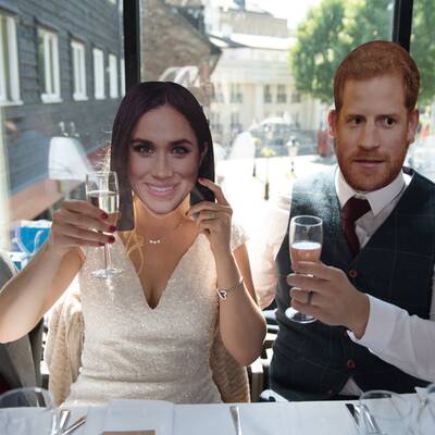 Meghan & Harry im Jaguar