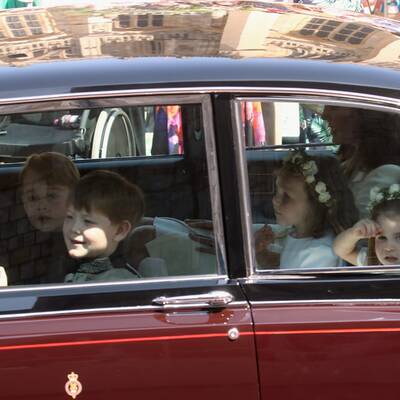 Meghan & Harry im Jaguar