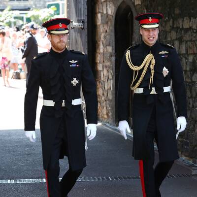 Meghan & Harry im Jaguar