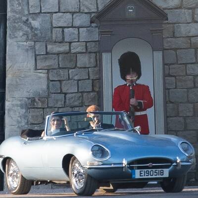 Meghan & Harry im Jaguar