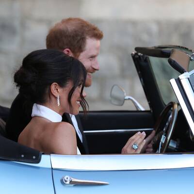 Meghan & Harry im Jaguar
