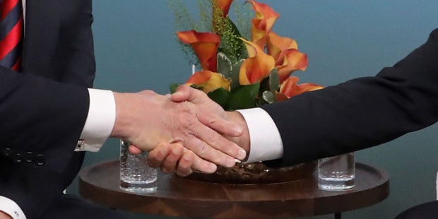 Handschlag Trump Macron