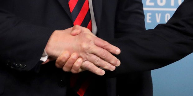 Handschlag Trump Macron