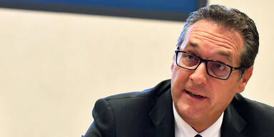 Strache: "Sind bereit, Fl&uuml;chtlinge an Grenze abzuweisen"