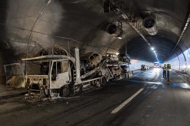 Lkw gerät in Brand - Gotthard-Tunnel gesperrt