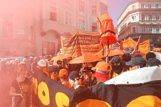 Demo-Zwischenfall mit Grünen-EU-Parlamentarier Reimon