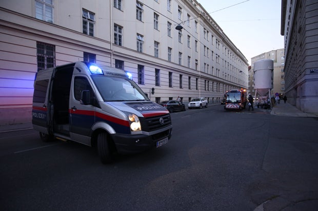 Schwerer Crash mitten in Wien legt Buslinie lahm